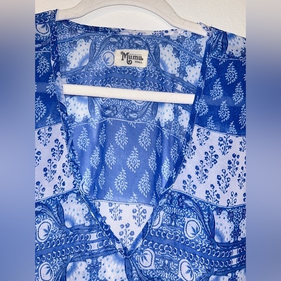 Show me your MuMu sheer blouse/top/tunic. Size Small Blue/White - V Neck - Picture 3 of 7